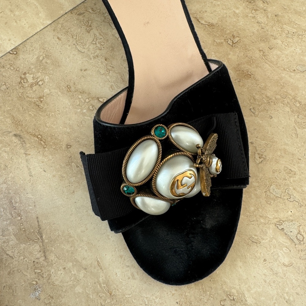 Gucci Velvet Mid-Heel Slide Bee Pearl Sandals - Picture 9 of 9